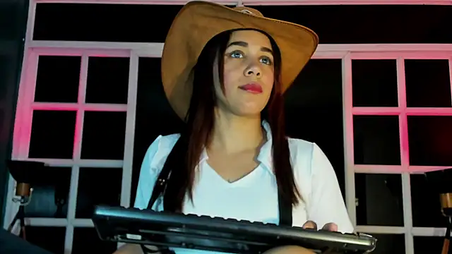 Snapshot of shaidyscott chatting on 10.03.25 shaidyscott online show from 10.03.25