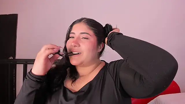 Snapshot of AmberiniHoffman chatting on 02.12.26 AmberiniHoffman online show from 02.12.26