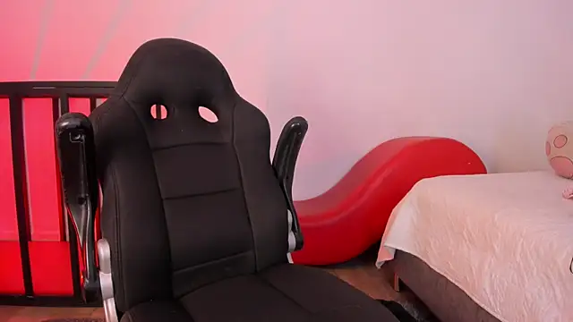 Snapshot of AmberiniHoffman chatting on 02.14.26 AmberiniHoffman online show from 02.14.26