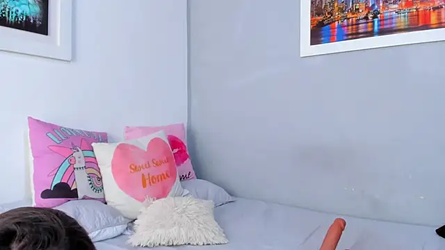 Snapshot of naughtyloverss chatting on 12.17.24 naughtyloverss online show from 12.17.24