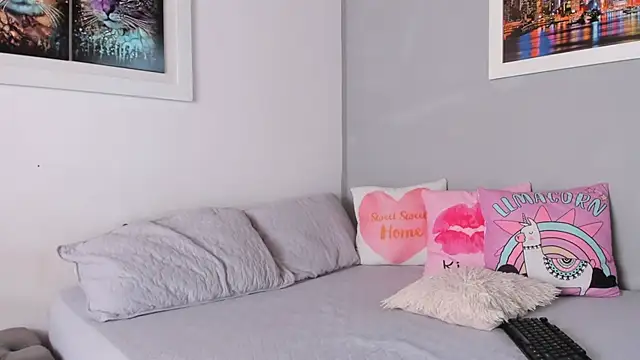 Snapshot of naughtyloverss chatting on 01.31.25 naughtyloverss online show from 01.31.25