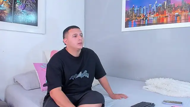 Snapshot of naughtyloverss chatting on 02.06.25 naughtyloverss online show from 02.06.25