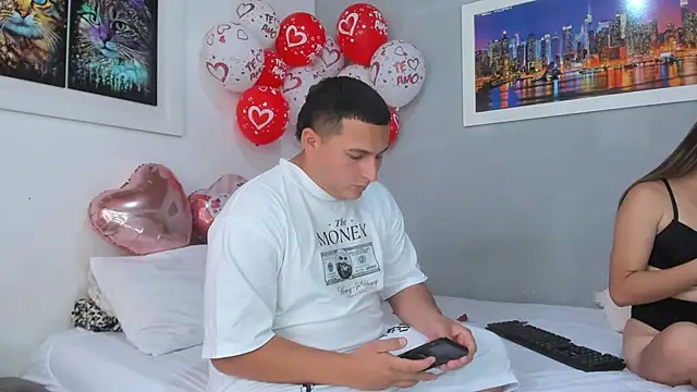 Snapshot of naughtyloverss chatting on 02.14.25 naughtyloverss online show from 02.14.25