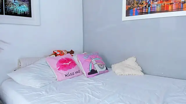 Snapshot of naughtyloverss chatting on 02.19.25 naughtyloverss online show from 02.19.25