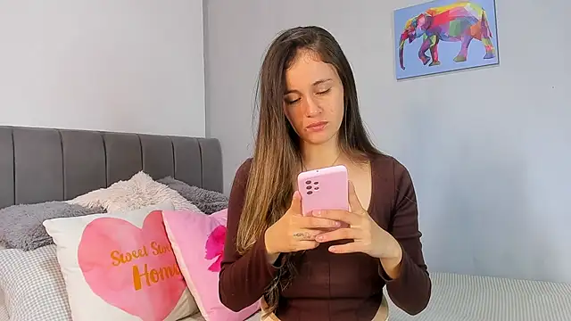 Snapshot of naughtyloverss chatting on 10.20.25 naughtyloverss online show from 10.20.25