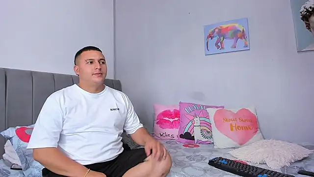 Snapshot of naughtyloverss chatting on 11.03.25 naughtyloverss online show from 11.03.25