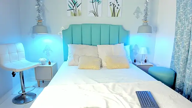 Khenta Michells online show from 03.18.25