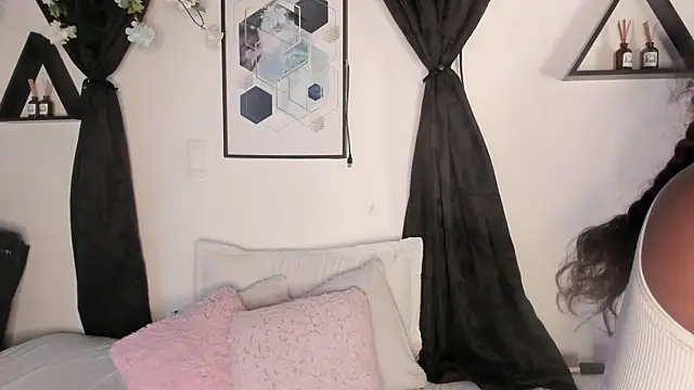 Khenta Michells online show from 04.09.26