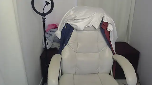 Abby Halliwey online show from 12.21.24