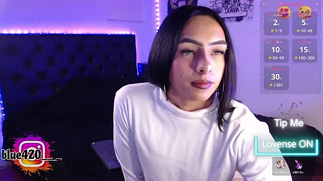 Snapshot of Skyler__blue4 chatting on 11.11.25 Skyler blue4 online show from 11.11.25