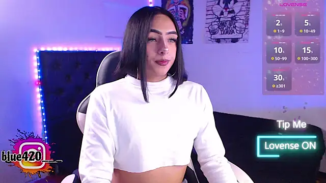 Snapshot of Skyler__blue4 chatting on 11.15.25 Skyler blue4 online show from 11.15.25