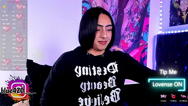 Snapshot of Skyler__blue4 chatting on 12.20.25 Skyler blue4 online show from 12.20.25