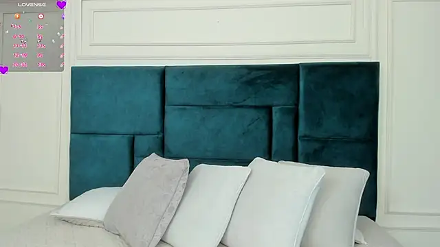 Snapshot of Charlotte_Mayer chatting on 02.01.25 Charlotte Mayer online show from 02.01.25