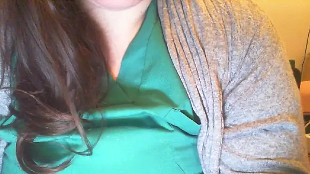 Snapshot of Maebi chatting on 01.03.25 Maebi online show from 01.03.25