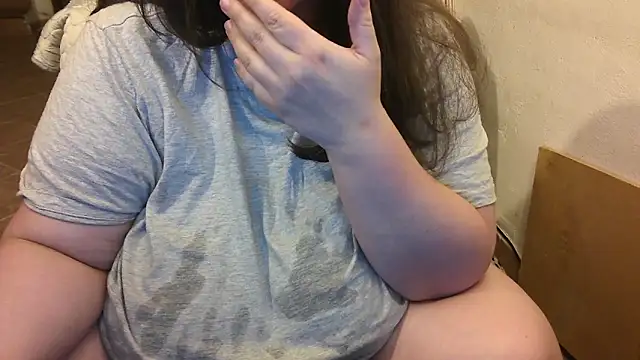 Snapshot of Maebi chatting on 09.28.25 Maebi online show from 09.28.25