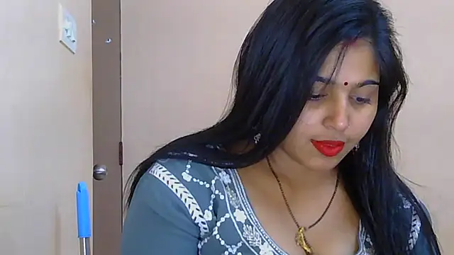Snapshot of Sweet-Rani chatting on 12.19.25 Sweet-Rani online show from 12.19.25