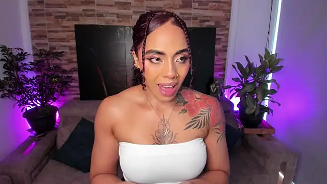 Snapshot of emilyfitness chatting on 01.07.26 emilyfitness online show from 01.07.26