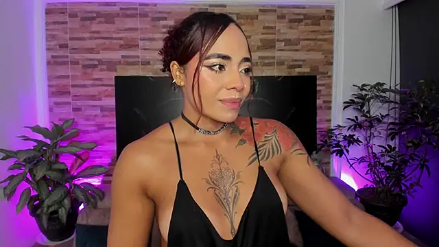 Snapshot of emilyfitness chatting on 06.10.26 emilyfitness online show from 06.10.26