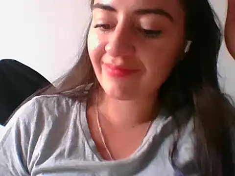 Snapshot of _karlie_kloss_ chatting on 01.28.25 karlie kloss online show from 01.28.25