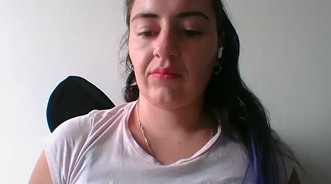 Snapshot of _karlie_kloss_ chatting on 02.04.25 karlie kloss online show from 02.04.25