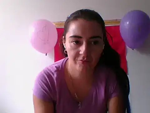 Snapshot of _karlie_kloss_ chatting on 02.14.25 karlie kloss online show from 02.14.25