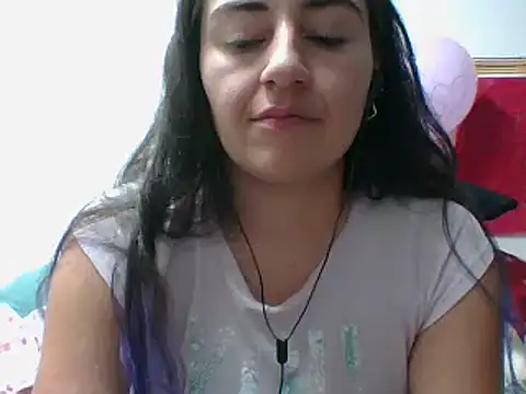 Snapshot of _karlie_kloss_ chatting on 02.15.25 karlie kloss online show from 02.15.25