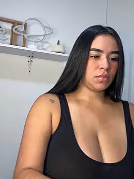 Snapshot of kristynmassey chatting on 09.11.25 kristynmassey online show from 09.11.25