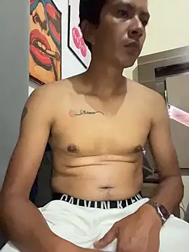 Snapshot of paulkrotz chatting on 11.23.25 paulkrotz online show from 11.23.25