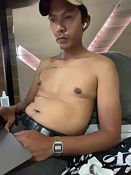 Snapshot of paulkrotz chatting on 11.24.25 paulkrotz online show from 11.24.25