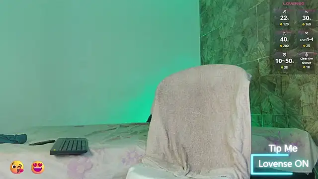 Snapshot of mikejaybra chatting on 11.19.25 mikejaybra online show from 11.19.25