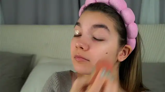 VeronaAppleberry online show from 10.22.25