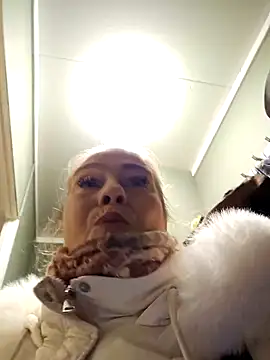 Snapshot of lisalustjouw chatting on 01.09.25 lisalustjouw online show from 01.09.25