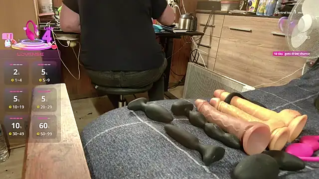 Snapshot of misteryman1956 chatting on 10.07.25 misteryman1956 online show from 10.07.25