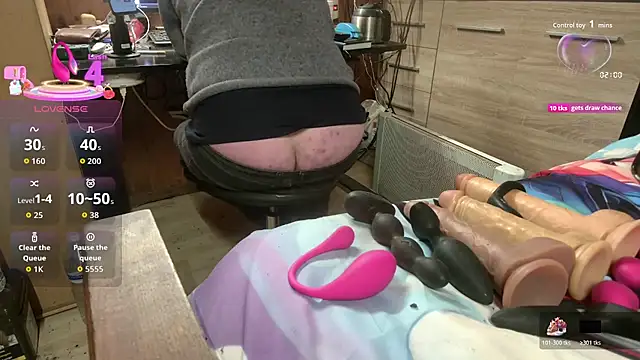 Snapshot of misteryman1956 chatting on 12.01.25 misteryman1956 online show from 12.01.25