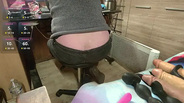 Snapshot of misteryman1956 chatting on 12.02.25 misteryman1956 online show from 12.02.25