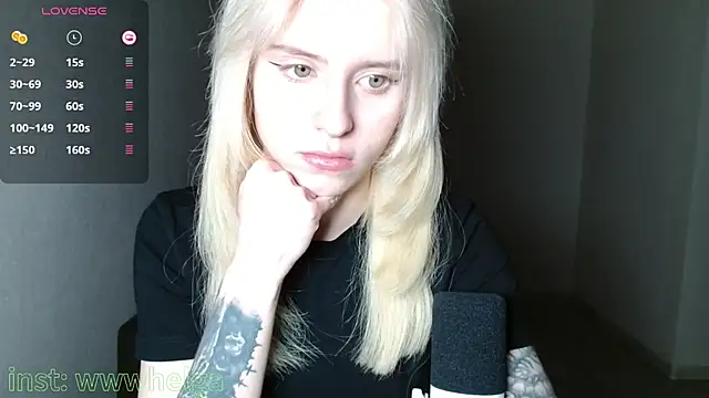 LizaKisses online show from 10.17.25