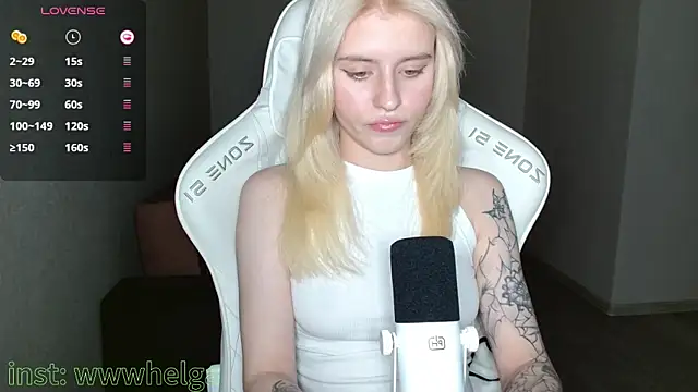 LizaKisses online show from 10.18.25