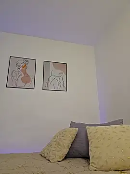 VictoriaEvaans  online show from 12.22.24