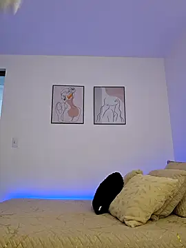 VictoriaEvaans  online show from 02.26.25