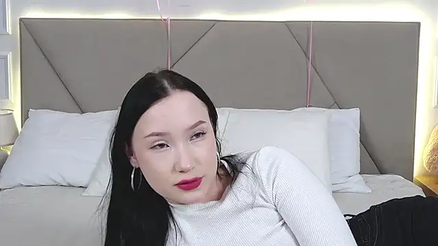 LeilaLow online show from 02.21.25