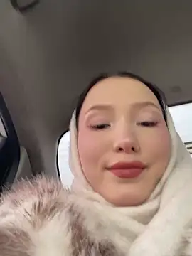 LeilaLow online show from 02.28.25