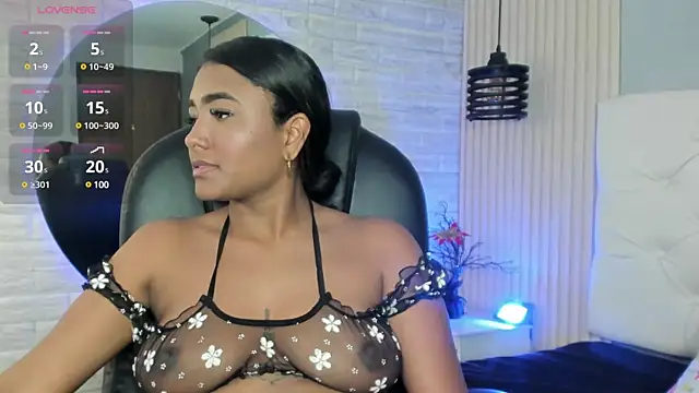 nicole  parker1 online show from 02.23.25