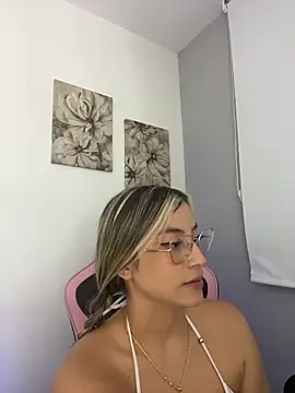 Issabela G1 online show from 04.30.26