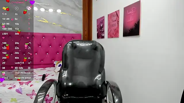 Snapshot of Helen_russo chatting on 04.10.26 Helen russo online show from 04.10.26
