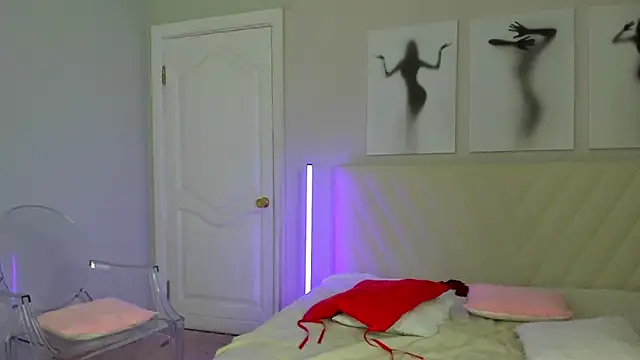 Snapshot of LikaKlint chatting on 01.09.25 LikaKlint online show from 01.09.25