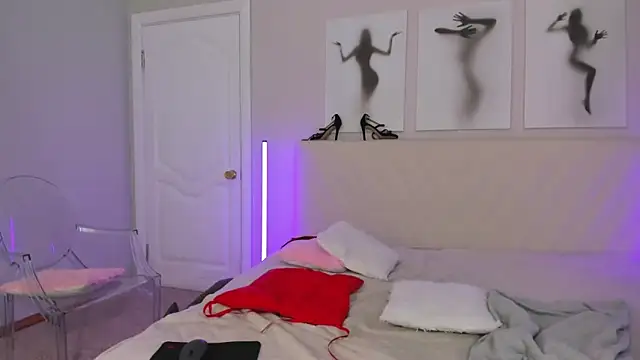 Snapshot of LikaKlint chatting on 01.22.25 LikaKlint online show from 01.22.25