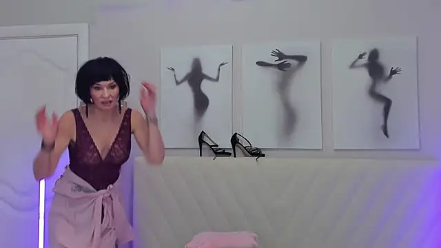 Snapshot of LikaKlint chatting on 02.04.25 LikaKlint online show from 02.04.25