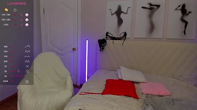 Snapshot of LikaKlint chatting on 02.18.25 LikaKlint online show from 02.18.25