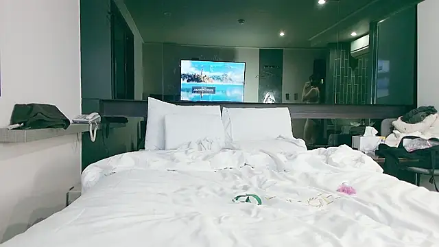 japangirs online show from 12.11.24