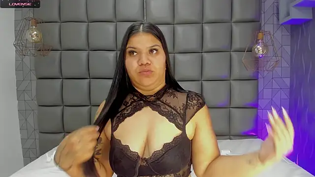 Snapshot of mile_uribe chatting on 02.04.25 mile uribe online show from 02.04.25